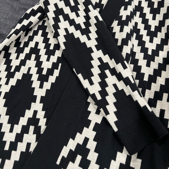 Cardigan size small - Picture 2 of 3